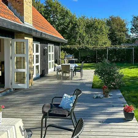 Family House With Large Terrace Near Skodshoved